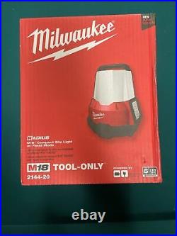 Milwaukee 2144-20 18-V M18 RADIUS Compact Site Light with Flood Mode (Tool Only)