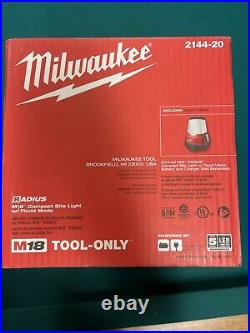 Milwaukee 2144-20 18-V M18 RADIUS Compact Site Light with Flood Mode (Tool Only)