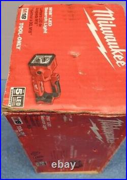 New Milwaukee M18 LED Search Light 18V Rechargable Flashlight 2354-20 Tool Only